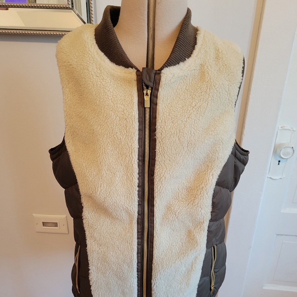Athleta vest
